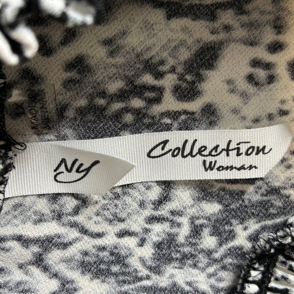 NY Women Collection Black and White Animal Print Front Keyhole 1X Blouse - Picture 11 of 13